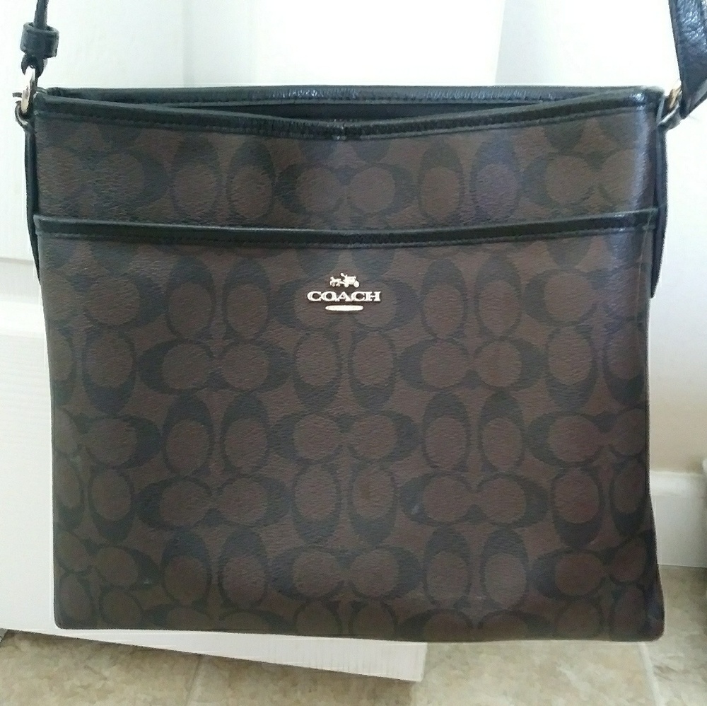 Coach purse, very good condition no rips